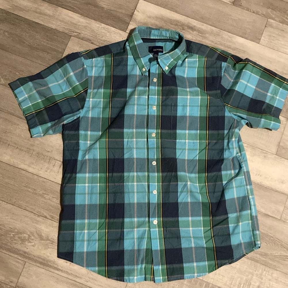 Basic Editions, men’s size large button up short sleeve dress shirt